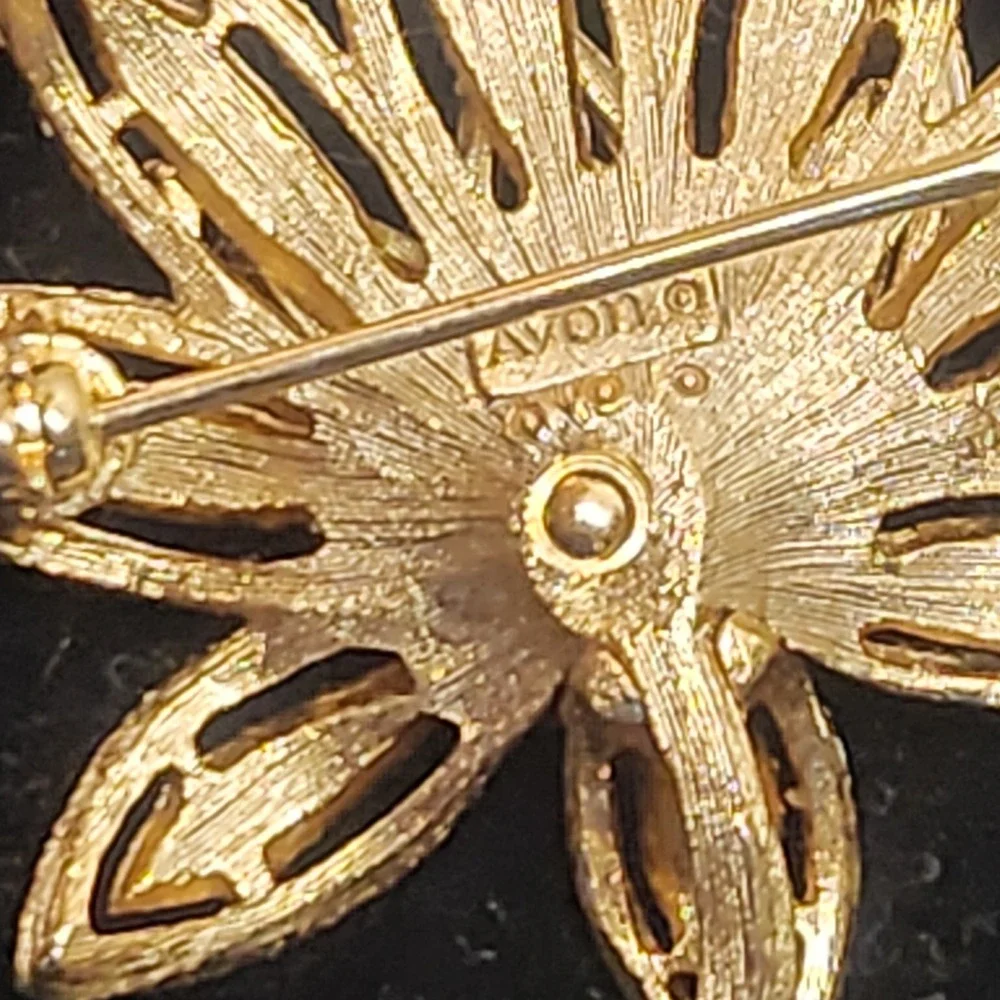 Vintage Avon Gold Tone Lotus Flower Brooch Textured Water Lily Pin 2 Inch